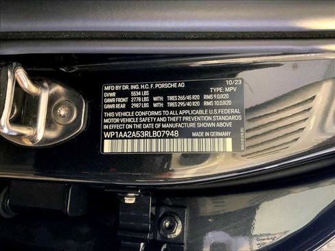 Certified 2024 Porsche Macan image 36