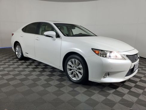 Used 2014 Lexus ES 300h image 2