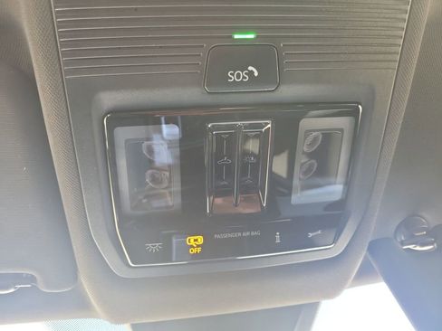 Used 2024 Volkswagen Atlas Cross Sport SEL Premium R-Line image 33