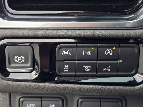 Used 2025 GMC Yukon XL Denali image 25