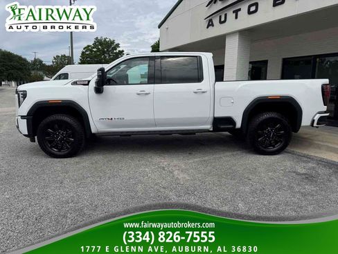Used 2025 GMC Sierra 2500 AT4 w/ AT4 Premium Plus Package AWD/4WD image 9