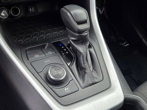 Used 2019 Toyota RAV4 XLE image 22