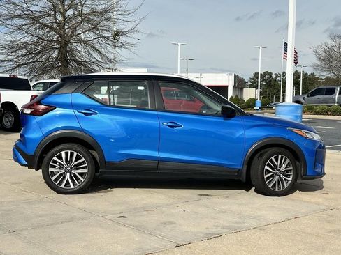 Used 2023 Nissan Kicks SV image 5