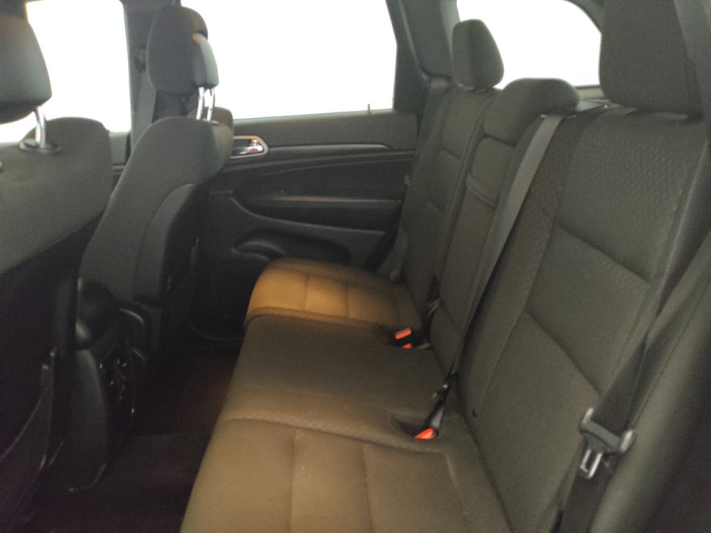 Used 2019 Jeep Grand Cherokee Laredo AWD/4WD image 18