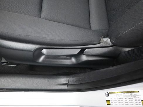 Used 2025 Toyota Corolla LE image 21