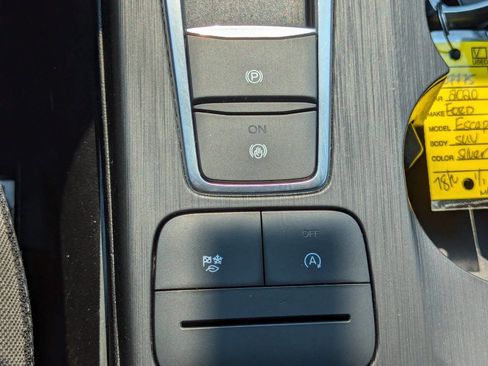 Used 2020 Ford Escape SE image 23