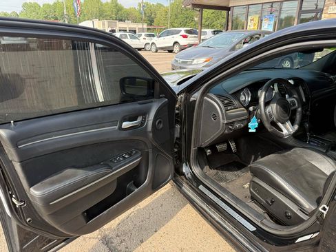 Used 2014 Chrysler 300 SRT8 w/ Leather Interior Group RWD image 10