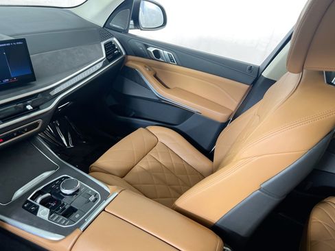 Used 2023 BMW X7 xDrive40i w/ Premium Package AWD/4WD image 24