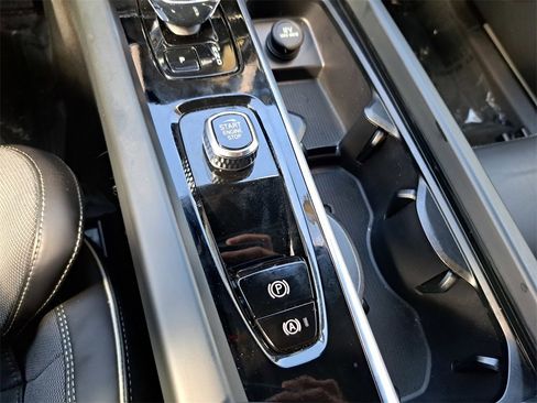 Used 2024 Volvo XC60 T8 Polestar image 15