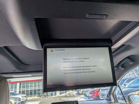 Used 2022 Toyota Sienna Limited image 13