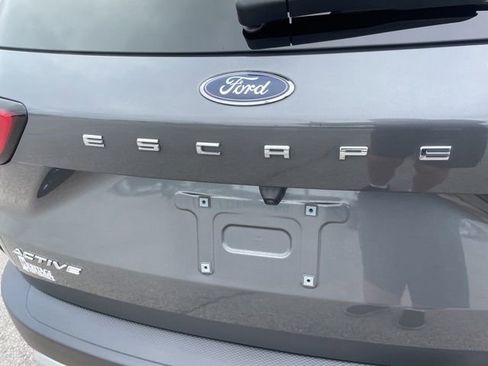 Used 2023 Ford Escape Active w/ Tech Pack #1 AWD/4WD image 10