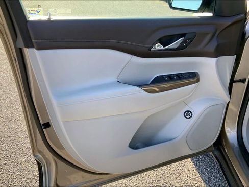 Used 2023 GMC Acadia SLE w/ Driver Convenience Package image 21