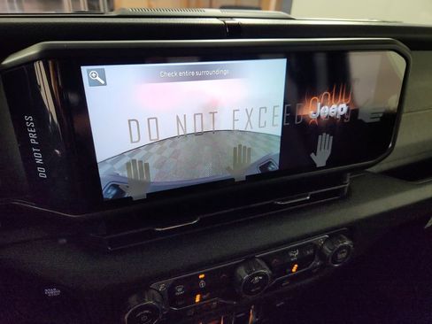 New 2025 Jeep Gladiator Sport image 15