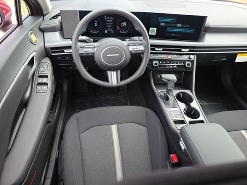 Used 2025 Hyundai Sonata SE image 3