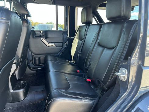 Used 2018 Jeep Wrangler Unlimited Sahara image 19