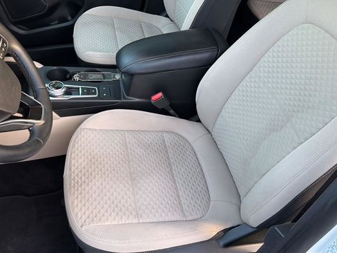 Used 2022 Ford Escape SE w/ SE Sport Appearance Package FWD image 30