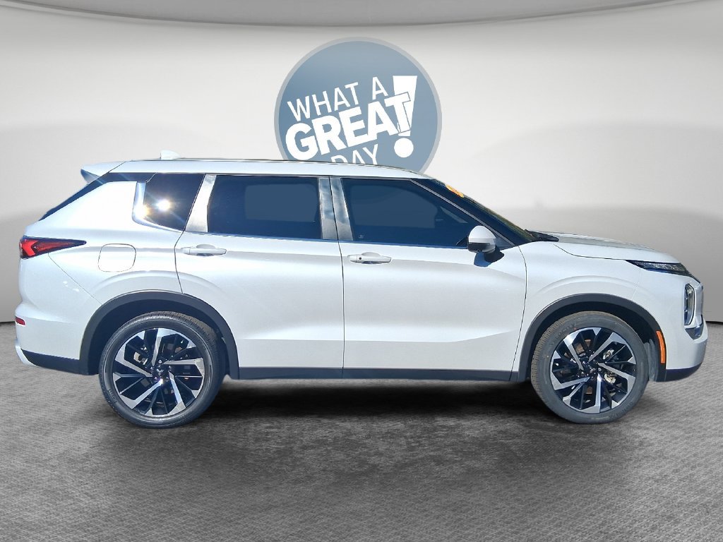 Used 2024 Mitsubishi Outlander FWD image 2