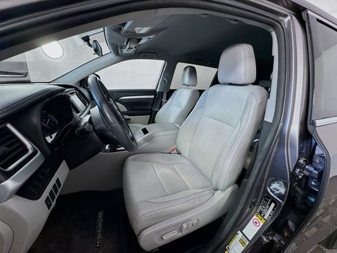 Used 2016 Toyota Highlander Plus AWD/4WD image 14