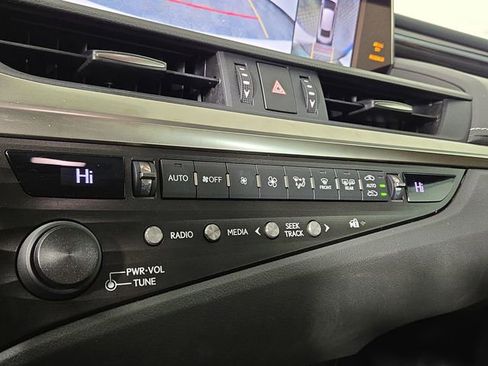 Used 2020 Lexus ES 350 Ultra Luxury w/ Accessory Package FWD image 20