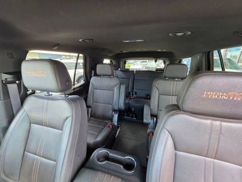 Used 2025 Chevrolet Tahoe High Country AWD/4WD image 12