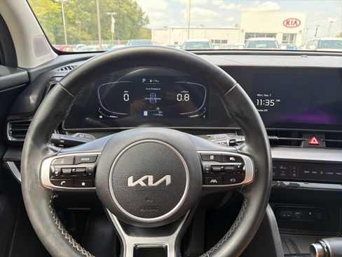Used 2023 Kia Sportage EX FWD image 13