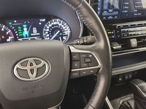 Used 2021 Toyota Highlander Limited image 24