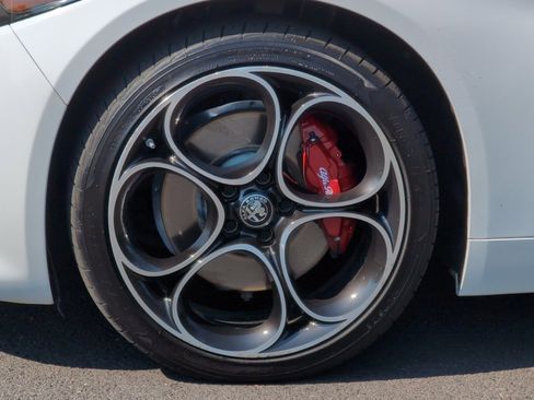 Used 2023 Alfa Romeo Giulia Veloce image 24