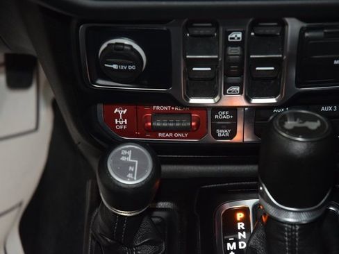 Used 2024 Jeep Wrangler Unlimited Rubicon w/ Convenience Group image 32