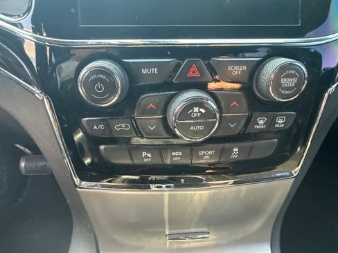 Used 2020 Jeep Grand Cherokee Overland AWD/4WD image 12