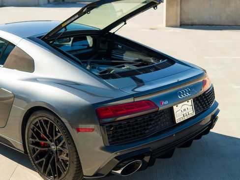 Used 2020 Audi R8 V10 w/ Carbon Exterior Package image 40