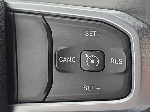 Used 2024 RAM 2500 Big Horn AWD/4WD image 26