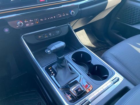 Used 2025 Kia Carnival SX Prestige image 21