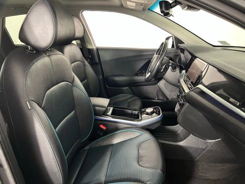 Used 2022 Kia Niro EX Premium w/ Cold Weather Package image 34
