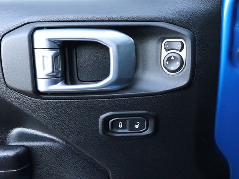 Used 2021 Jeep Wrangler Unlimited Sport image 17