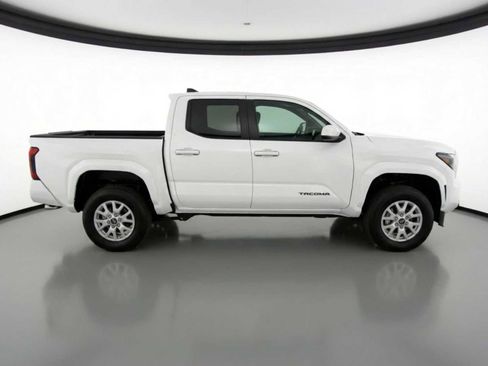 Certified 2025 Toyota Tacoma SR5 image 4