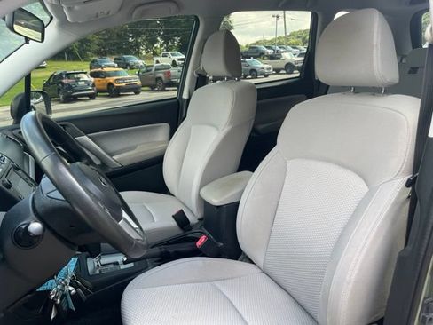 Used 2017 Subaru Forester 2.5i AWD/4WD image 12