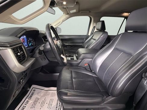 Used 2024 Ford Expedition XLT image 17