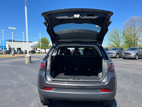 Used 2022 Jeep Compass Latitude AWD/4WD image 12