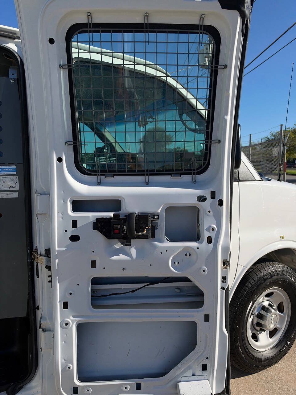 Used 2015 Chevrolet Express 2500 RWD image 54