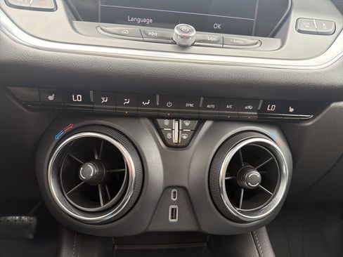 Used 2020 Chevrolet Blazer LT AWD/4WD image 19