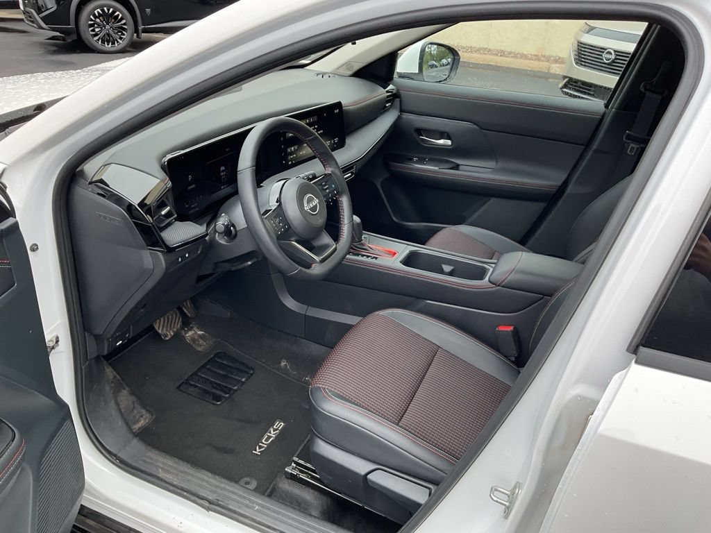 Used 2025 Nissan Kicks SR AWD/4WD image 11