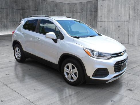 Used 2021 Chevrolet Trax LT w/ Driver Confidence Package image 7