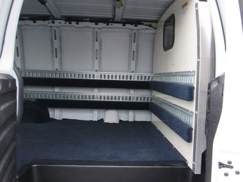 Used 2018 Chevrolet Express 2500 RWD image 15