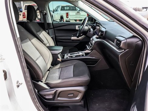 Used 2022 Ford Explorer XLT image 15