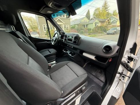 Used 2021 Mercedes-Benz Sprinter 2500 image 16