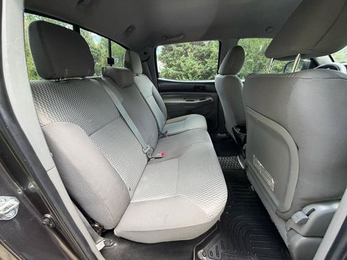 Used 2015 Toyota Tacoma 4x4 Double Cab w/ SR5 Package image 24