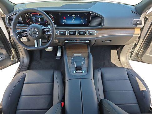 New 2025 Mercedes-Benz GLS 450 4MATIC image 9