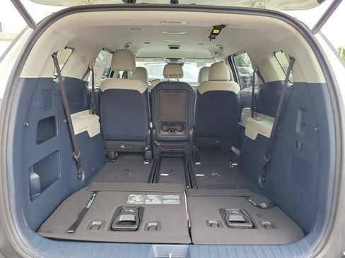 New 2026 Kia Carnival EX FWD image 8