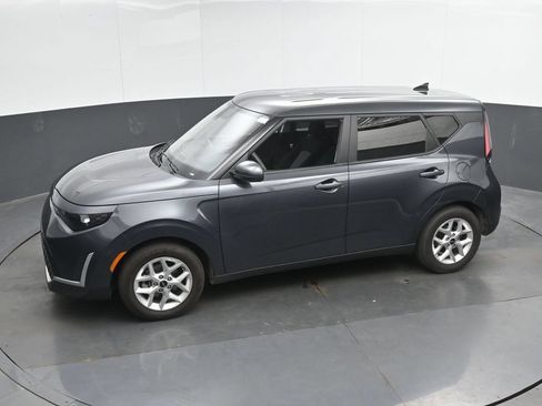Used 2025 Kia Soul LX w/ LX Technology Package FWD image 32