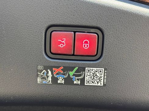 Used 2025 Mercedes-Benz CLE 300 4MATIC Coupe image 14